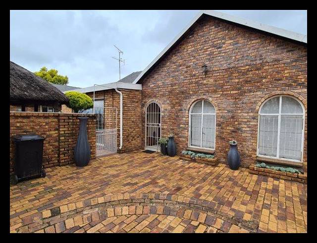 4 BEDROOM HOUSE FOR SALE IN GLEN MARAIS